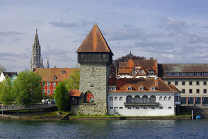 Umzug nach Konstanz - Das nördliche Stadttor genannt Rheintorturm in Konstanz.