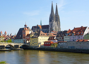 Umzug nach Regensburg  - Blick auf die historische Altstadt von Regensburg an der Donau.