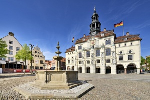 Umzug nach Lüneburg - Das um 1230 entstandene Rathaus von Lüneburg.