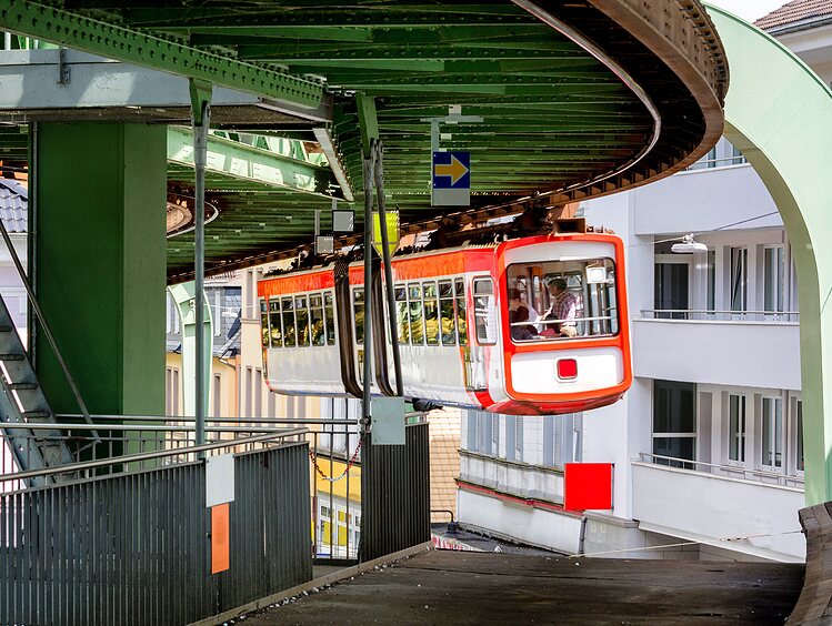 umziehen nach Nordrhein-Westfalen - Die Hochbahn in Wuppertal.